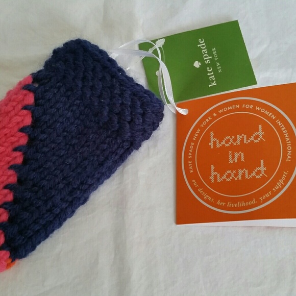 Kate Spade hand knit cellphone case "hand in hand" - Picture 3 of 13